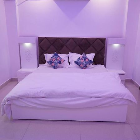 Own Stay New Delhi Bagian luar foto