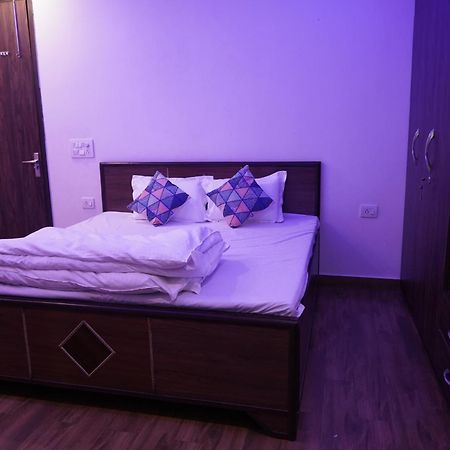 Own Stay New Delhi Bagian luar foto