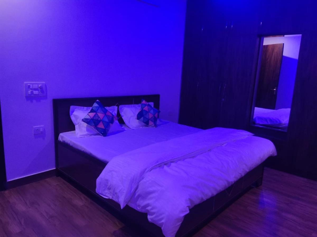 Own Stay New Delhi Bagian luar foto