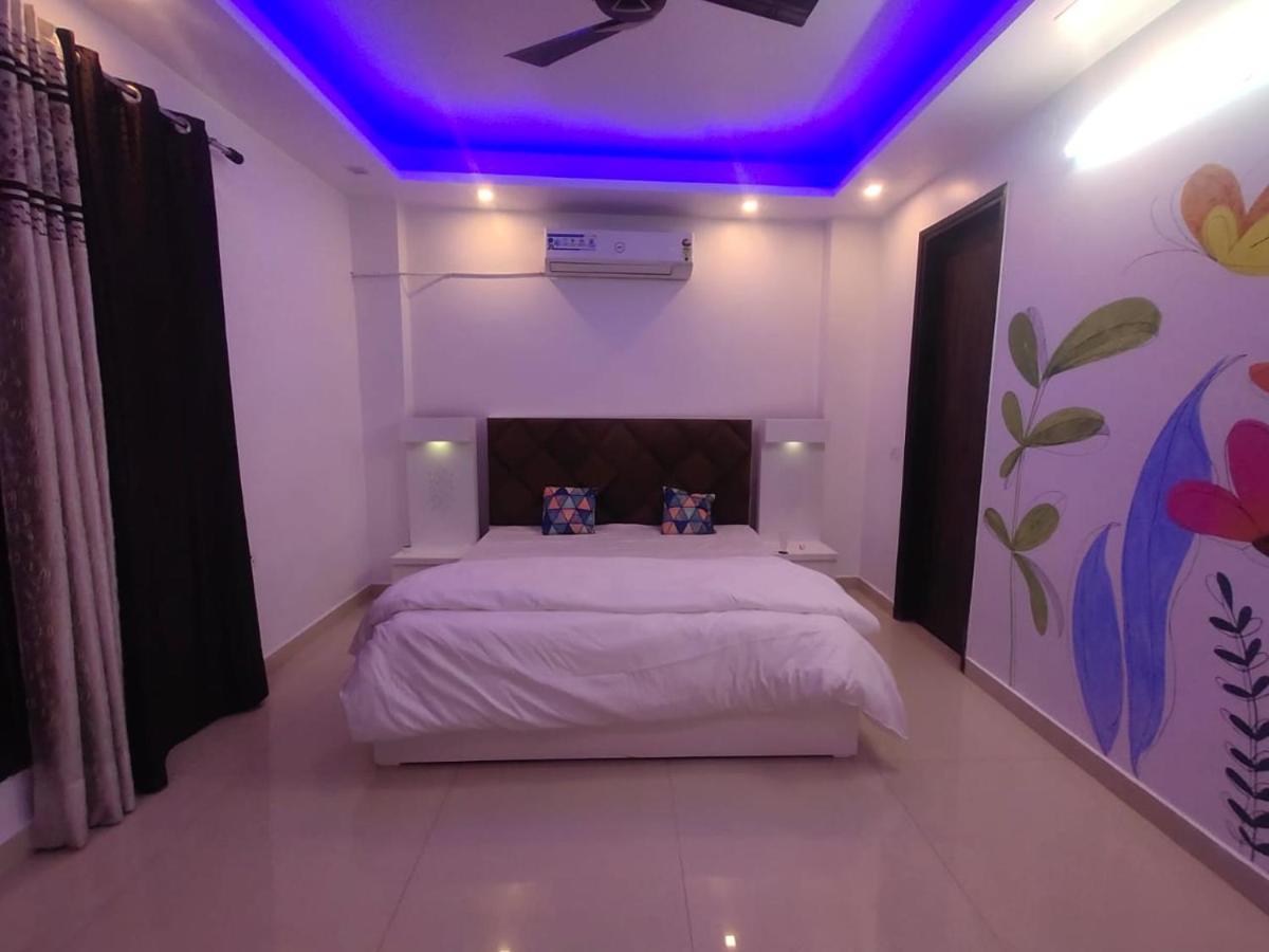 Own Stay New Delhi Bagian luar foto