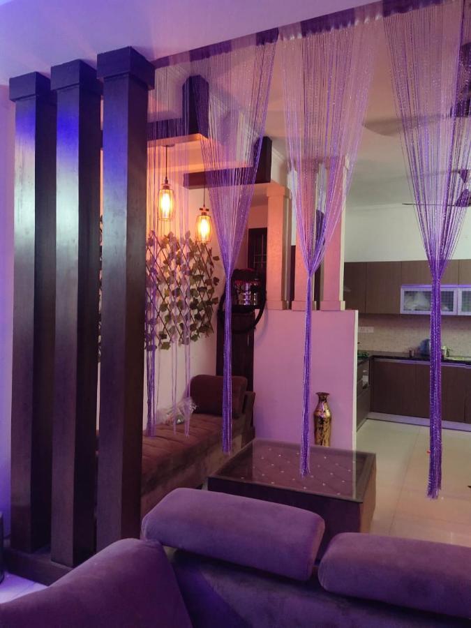 Own Stay New Delhi Bagian luar foto