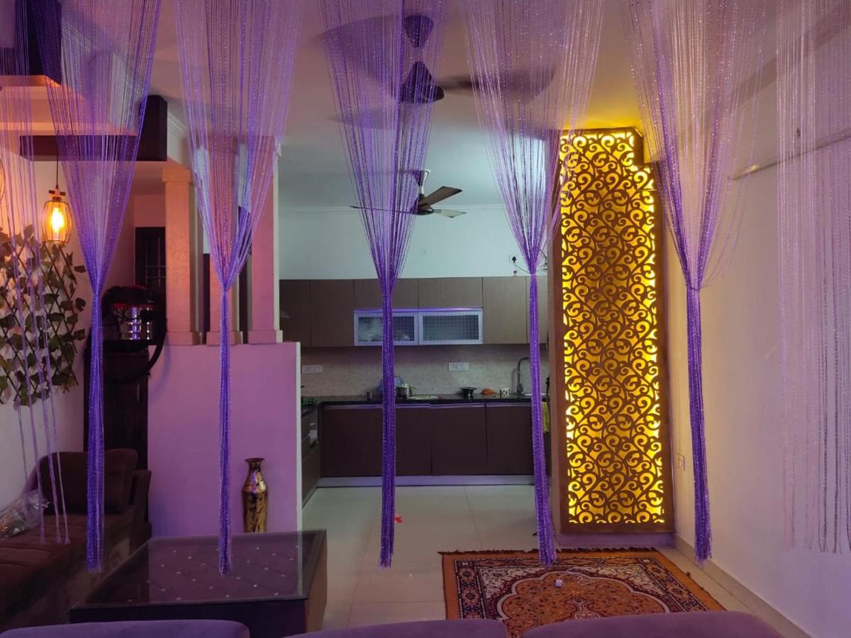 Own Stay New Delhi Bagian luar foto