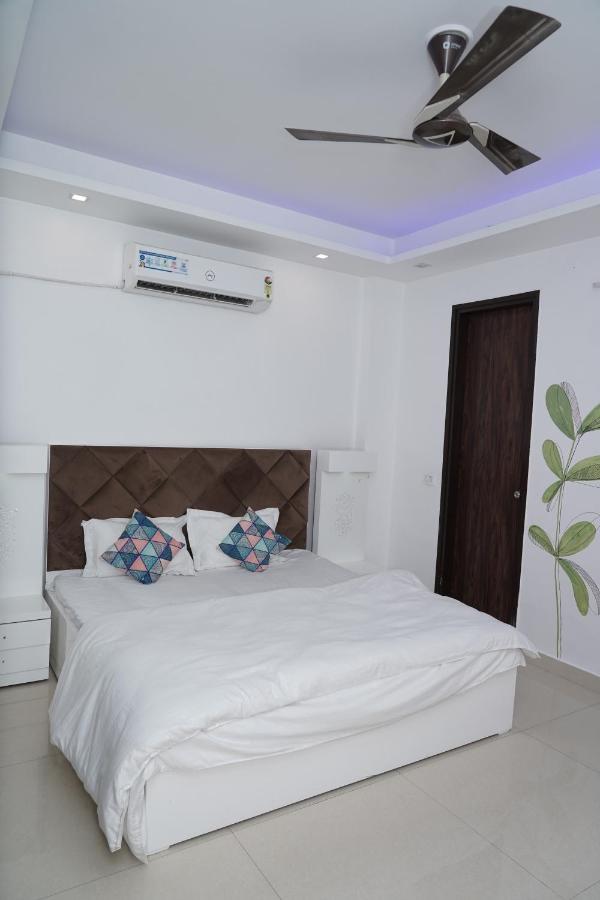 Own Stay New Delhi Bagian luar foto