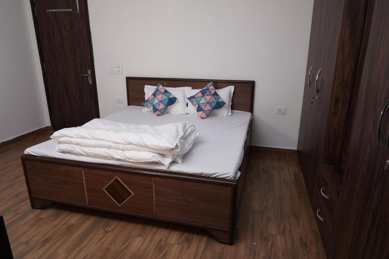 Own Stay New Delhi Bagian luar foto