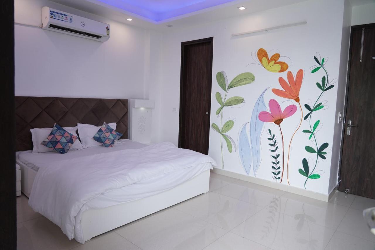 Own Stay New Delhi Bagian luar foto