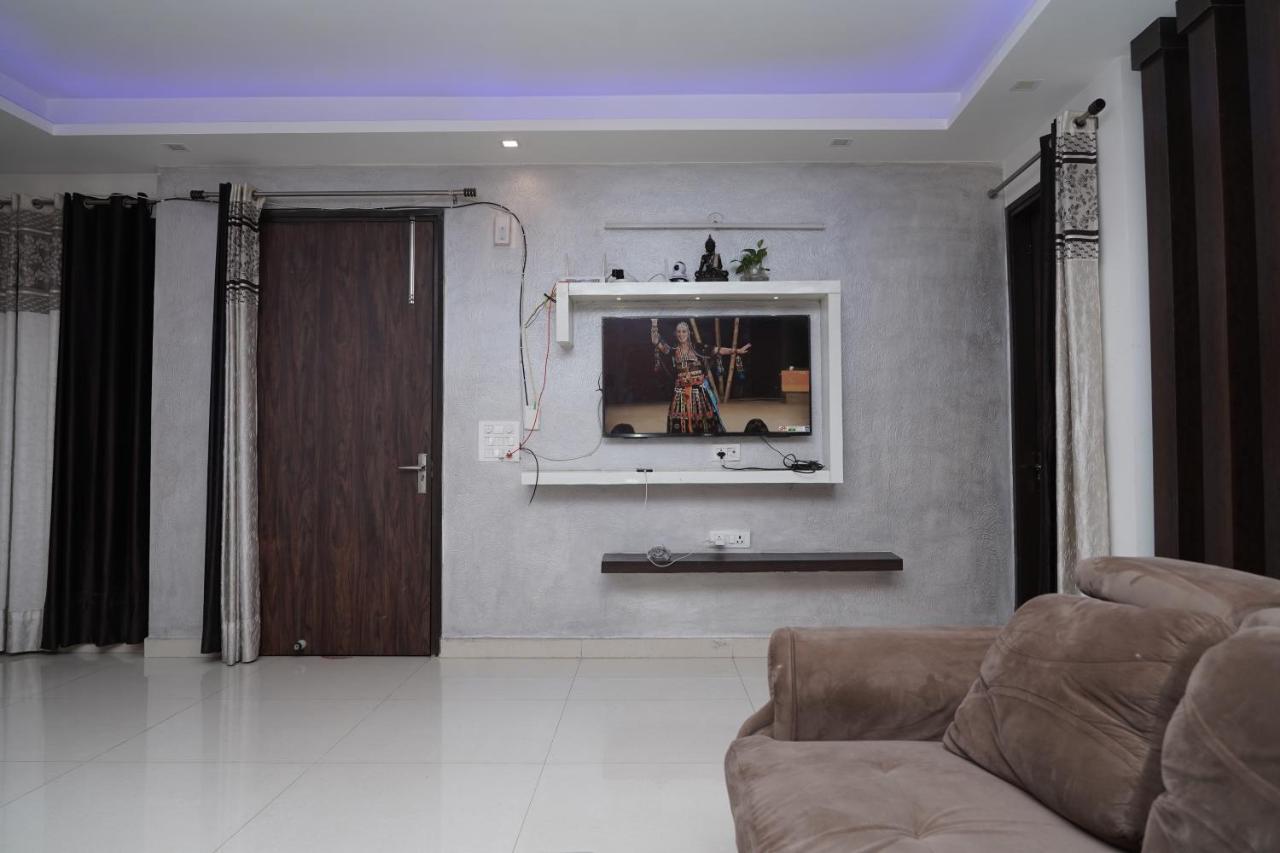 Own Stay New Delhi Bagian luar foto