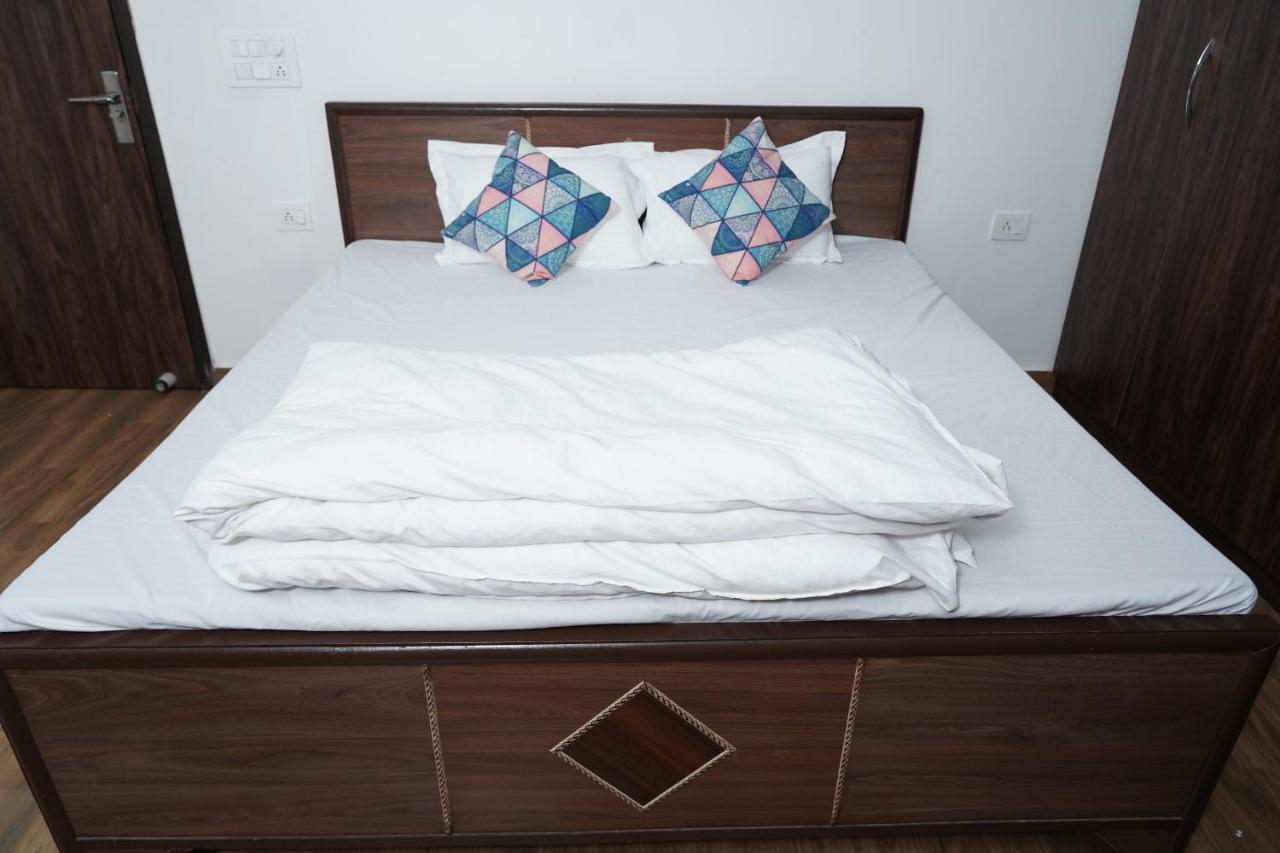 Own Stay New Delhi Bagian luar foto