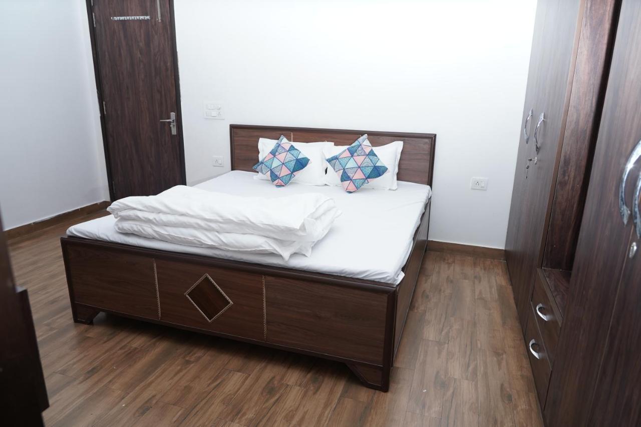 Own Stay New Delhi Bagian luar foto