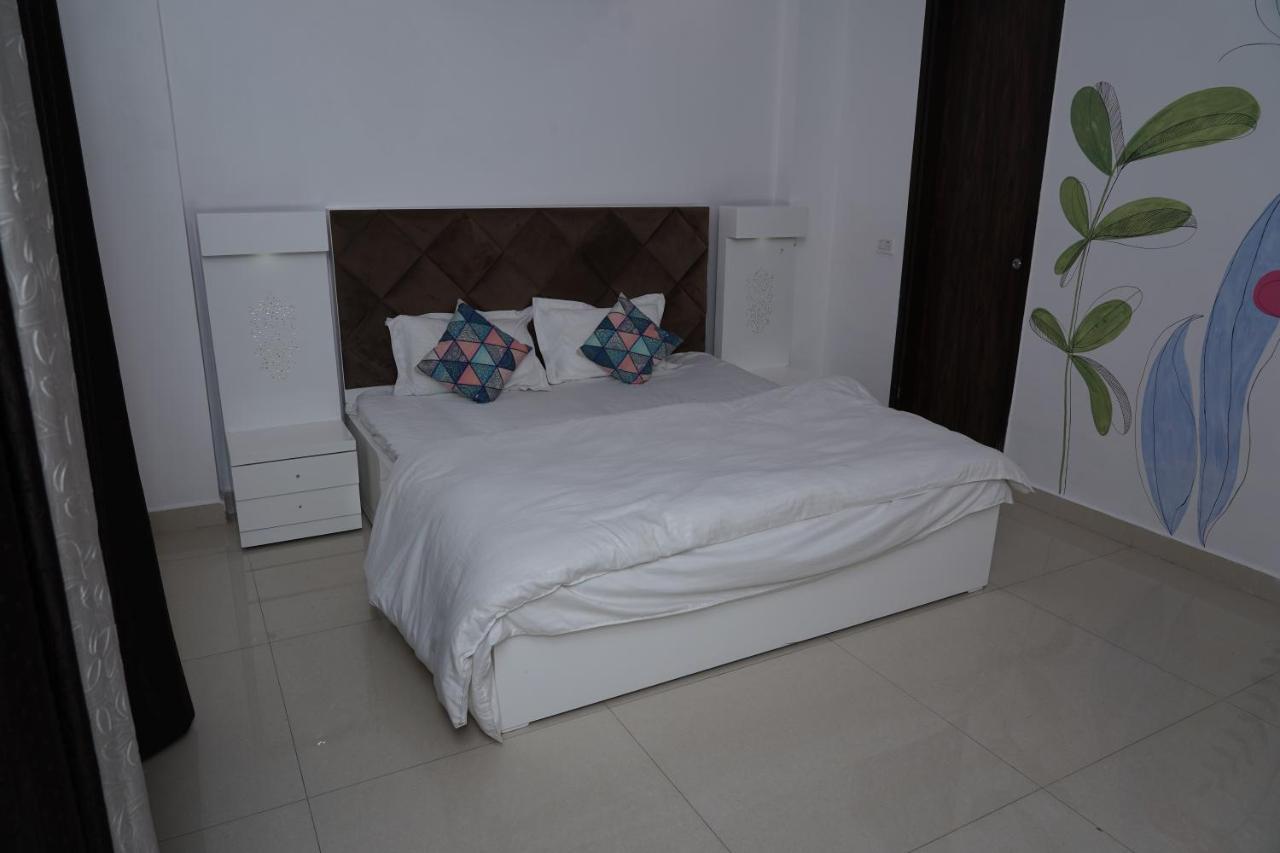 Own Stay New Delhi Bagian luar foto