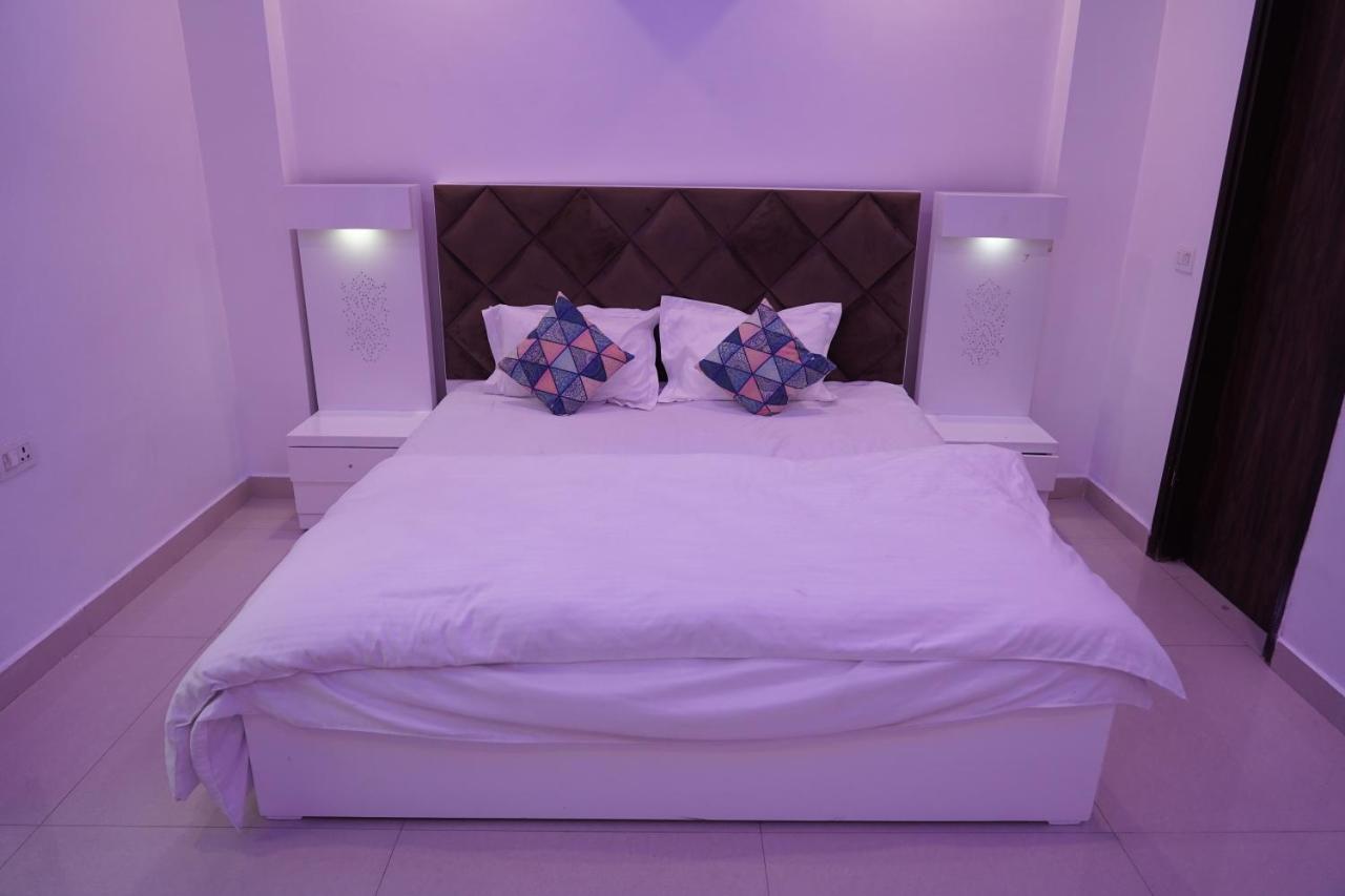 Own Stay New Delhi Bagian luar foto