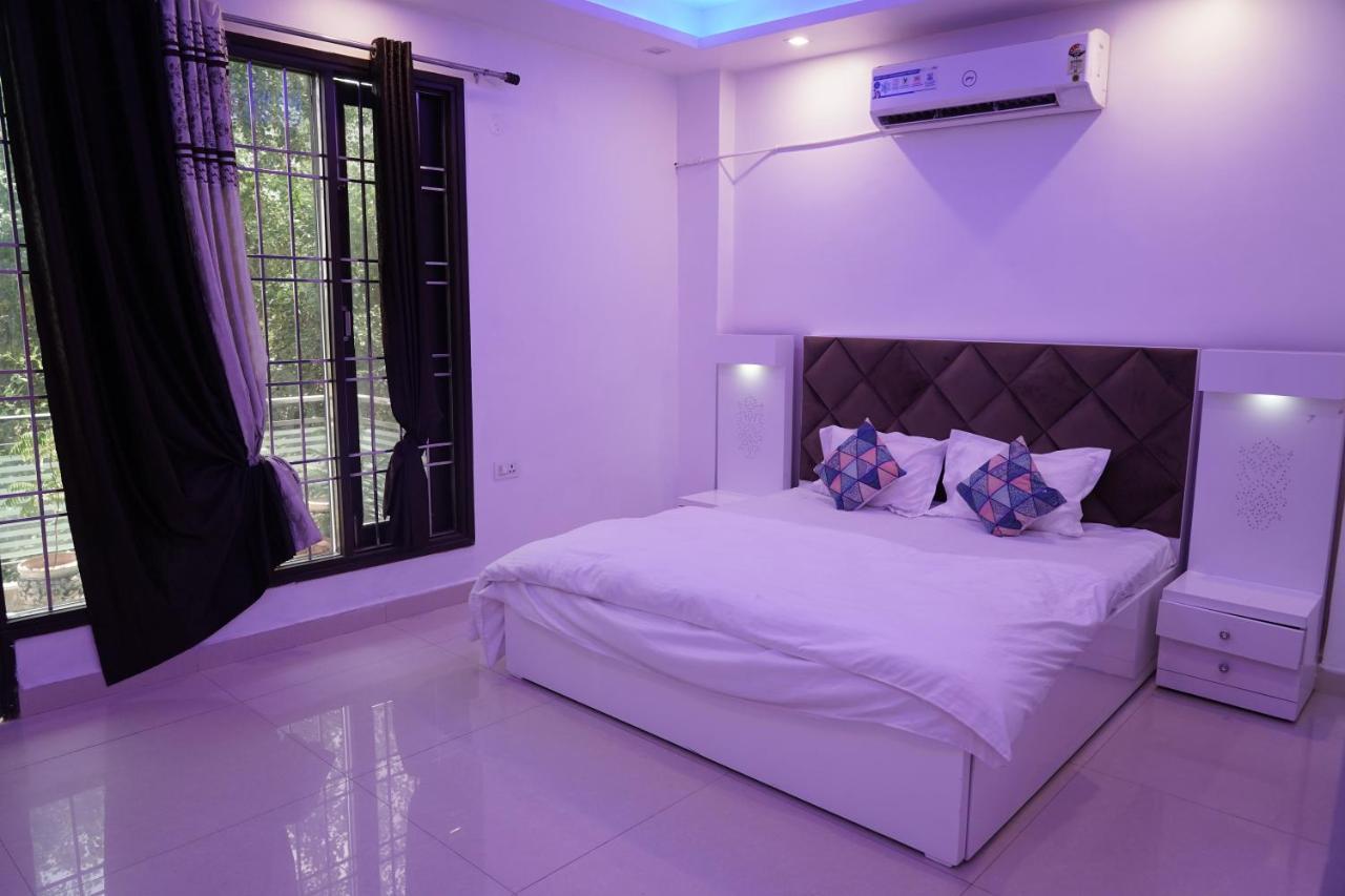 Own Stay New Delhi Bagian luar foto