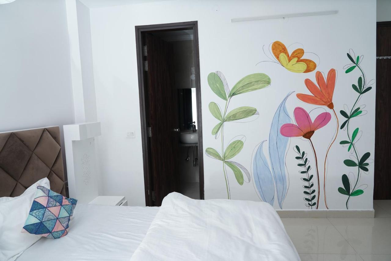 Own Stay New Delhi Bagian luar foto