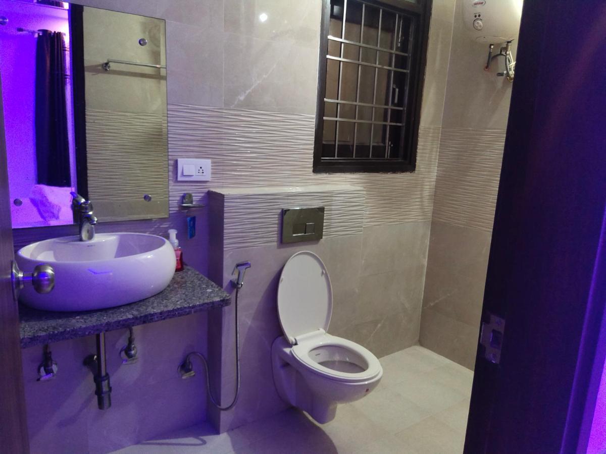 Own Stay New Delhi Bagian luar foto