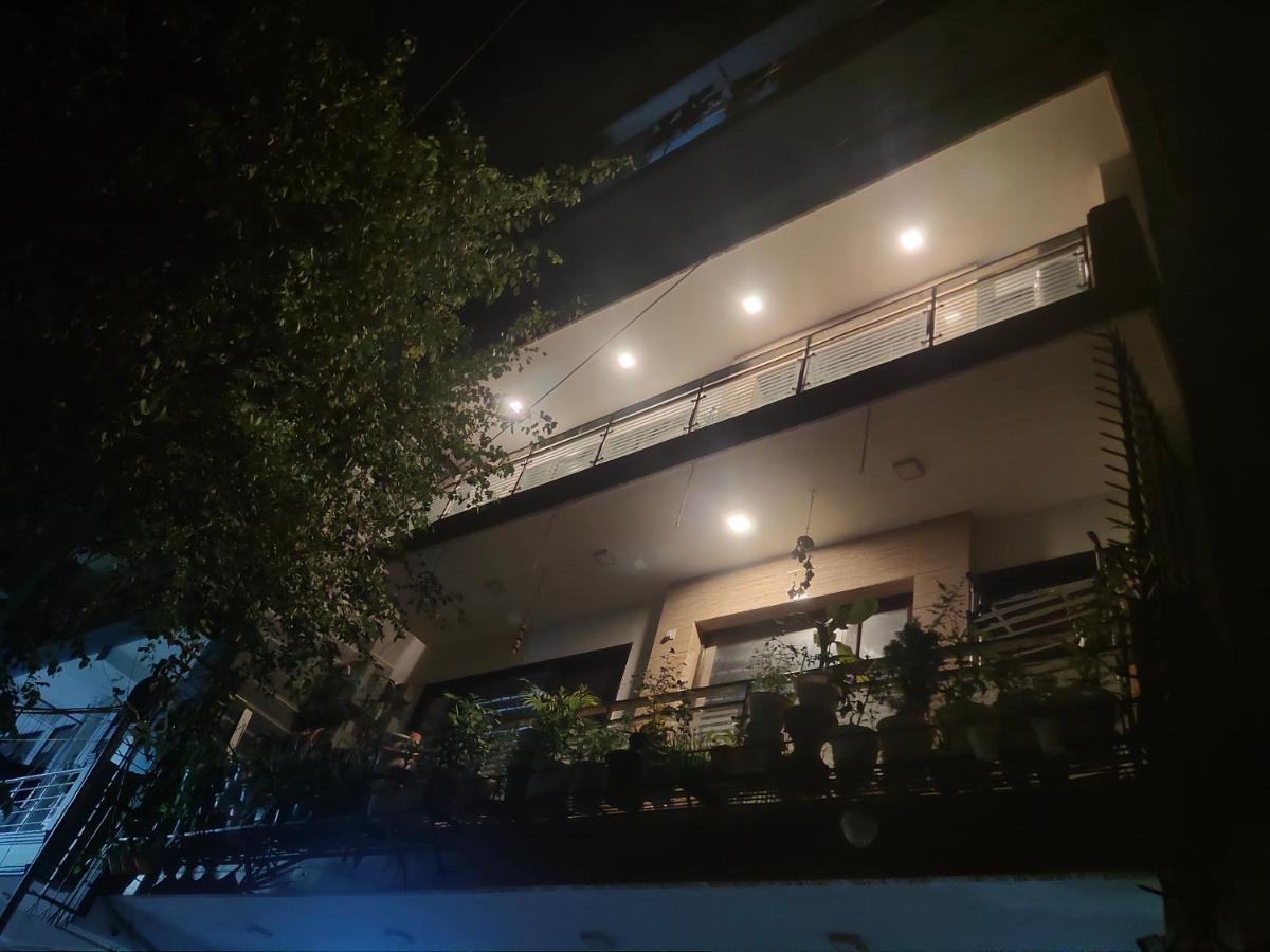 Own Stay New Delhi Bagian luar foto